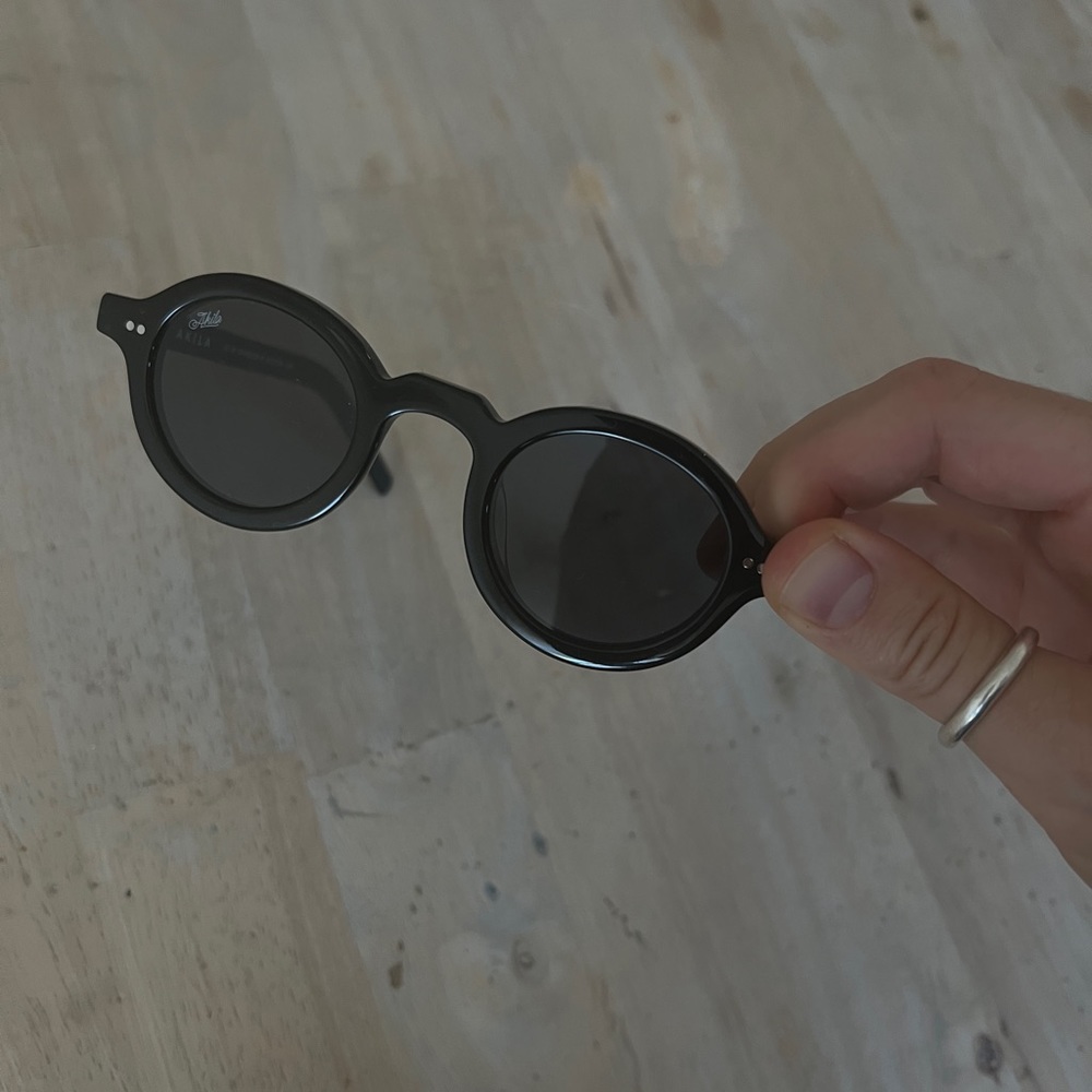 Akila Kaya Black Sunglasses